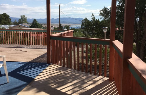 Elephant Butte House | Captain's Quarters: Home on 1/2 acre, pets okay, circle drive, new Trex deck.
