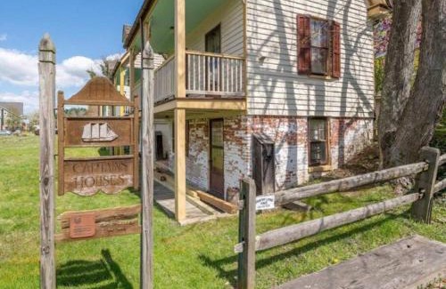 Centreville House | Captain’s Quarters - unique home on Corsica River!