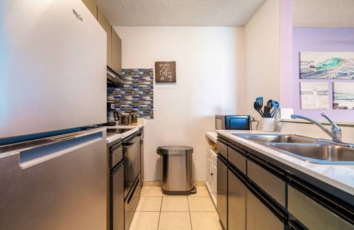La Pared Apartment | Captain’s Beachfront Pool and Parking