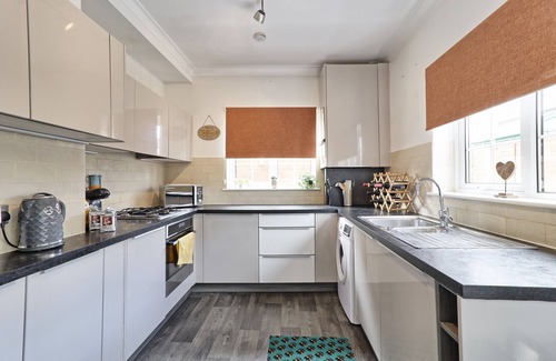 Southend-on-Sea House | Captivating 2bed House in Southend Pet Friendly!
