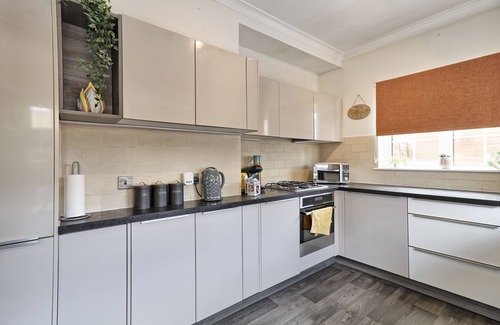 Southend-on-Sea House | Captivating 2bed House in Southend Pet Friendly!