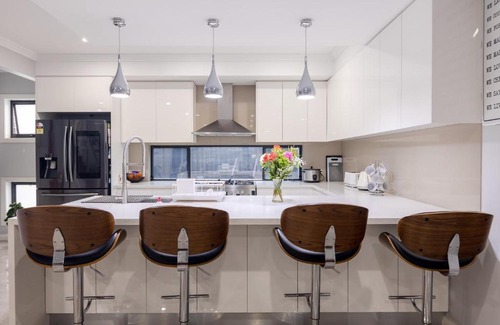Edmondson Park House | Captivating 5BR Pet Friendly Home with Fully Fully Equiped Kitchen And Fast WIFI