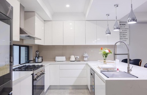 Edmondson Park House | Captivating 5BR Pet Friendly Home with Fully Fully Equiped Kitchen And Fast WIFI