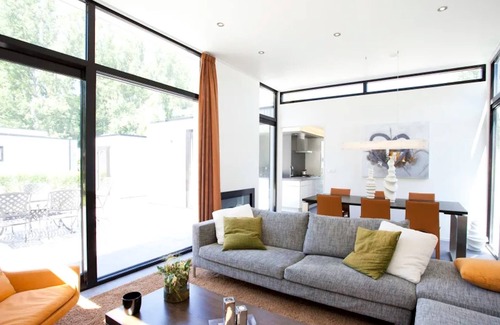 Velsen-Zuid House | Captivating with deco-fireplace