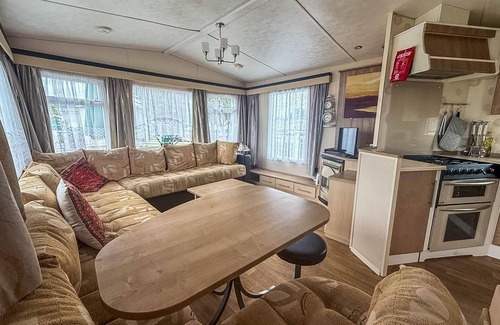 Beckingham House | Caravan with decking & free WiFi at Steeple Bay ref 36051D