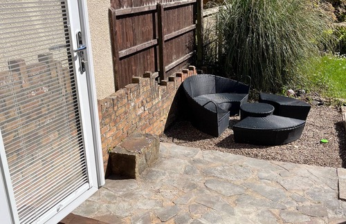 Fairwater House | Cardiff - Sleeps 7 - Parking - Jacuzzi - Garden 🍾 Free bottle of Prosecco for August 25 Bookings 🍾