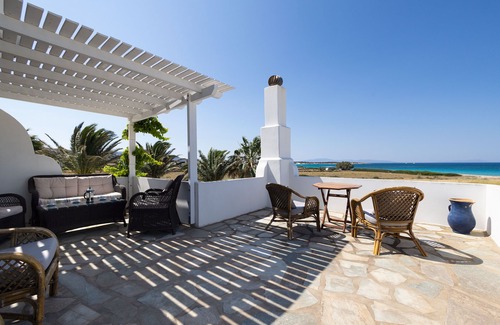 Kastraki House | Care Naxos Quiet three bedroom home on the beach Naxos Ang HM