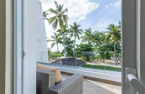 Portillo House | Caribbean 6BR Villa | Beachfront & Pool