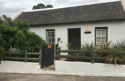 Bredasdorp House | Carneddie Cottage - main