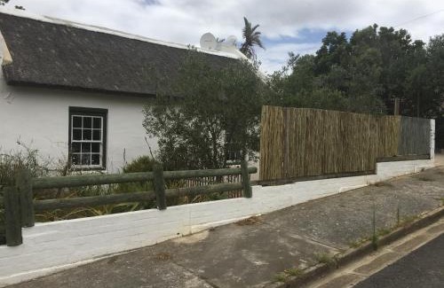 Bredasdorp House | Carneddie Cottage - main