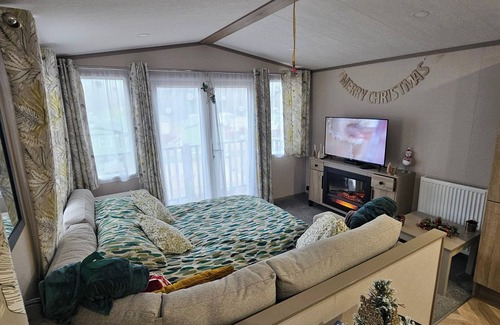 Capernwray Cabin | Carnforth - Caravan - sleeps 6 - Dog Friendly