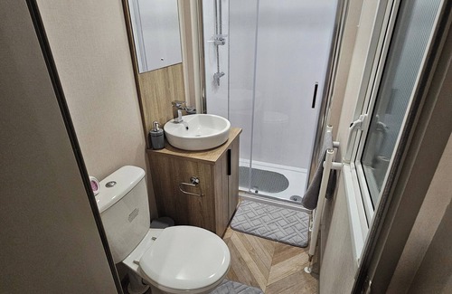 Capernwray Cabin | Carnforth - Caravan - sleeps 6 - Dog Friendly