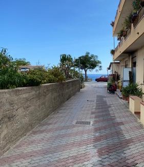 Roccalumera House | Carol Home