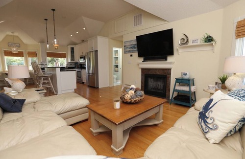 Tuckahoe House | CAROLINA DREAMIN' - 4 BR Soundside Vacation Home in Duck w/Private Pool