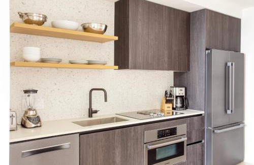Rainey Street Historic District House | Carousel by AvantStay Brand New Condo in Austin w Amazing Amenities