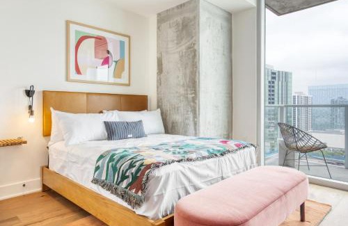 Rainey Street Historic District House | Carousel by AvantStay Brand New Condo in Austin w Amazing Amenities