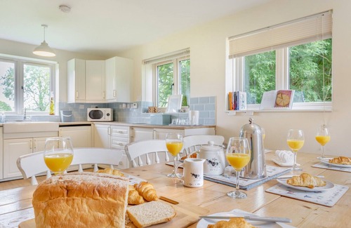 Millthorpe House | Carpenter Cottage - Four Bedroom House, Sleeps 8