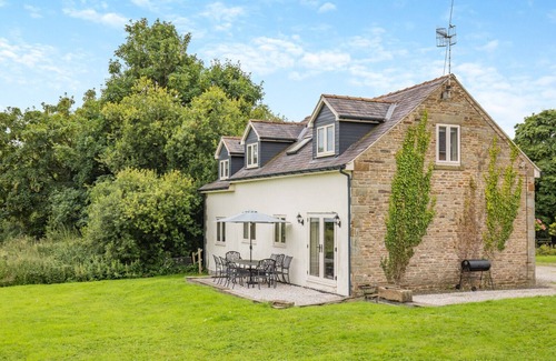 Millthorpe House | Carpenter Cottage - Four Bedroom House, Sleeps 8