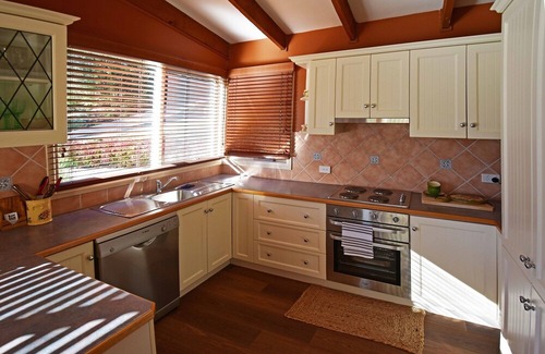 Avonsleigh Cottage | Carramar Cottage Short Drive to Emerald