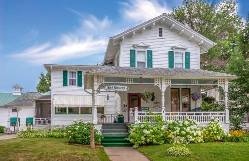Winona Bed & Breakfast | Carriage House Bed & Breakfast
