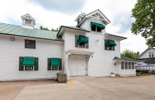 Winona Bed & Breakfast | Carriage House Bed & Breakfast