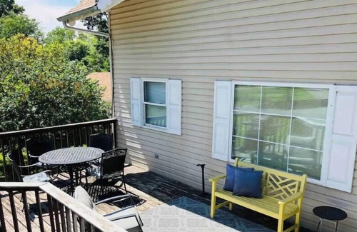 Hamilton House | Carriage House on New London