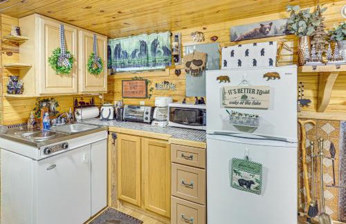 Carrollton Apartment | Carrollton Cabin with Patio and Fire Pit!