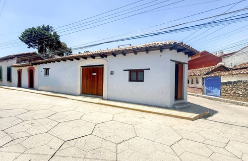 De Mexicanos House | Casa Real De Mexicanos one block from Santo Domingo!