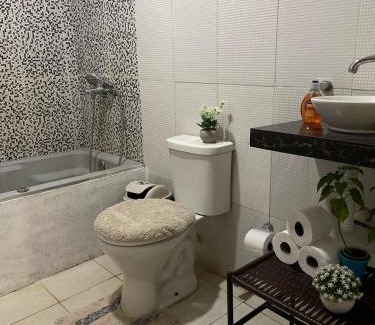 Luque House | Casa a minutos del Aeropuerto