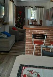 Balneario Arroio do Silva House | Casa Amarela próximo ao mar com mesa de Sinuca, 100 mts - 2 km do centro