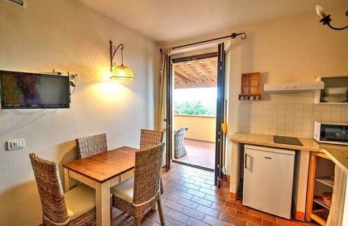 Marina di Castagneto Carducci House | Casa Aneto B: A welcoming apartment surrounded by the greenery, with Free WI-FI.