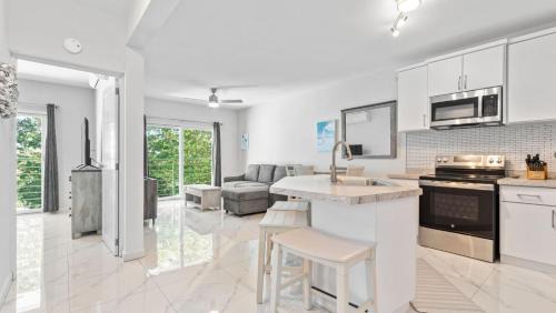 Puntas House | Casa Angelica Apt 202 steps to Sandy Beach