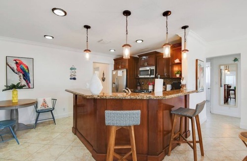 Southwest House | Casa Aria-6bd | Zoo, Beach, Downtown (+Parking)