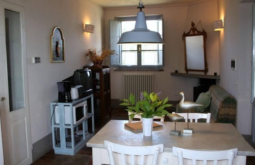 Ponte di Gabbiano Villa | Casa Aurora has been divided into two apartments, each with private entrance. Both apartments are ch