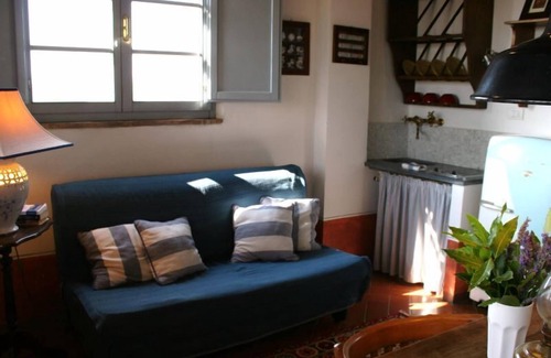 Ponte di Gabbiano Villa | Casa Aurora has been divided into two apartments, each with private entrance. Both apartments are ch