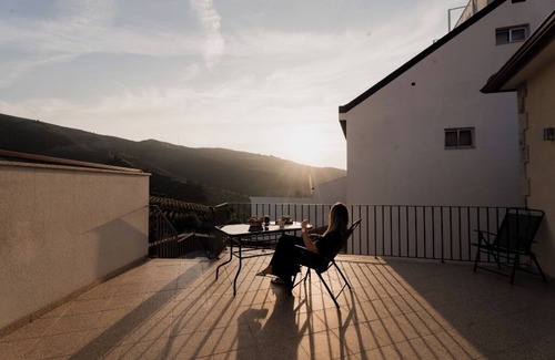 Bomfim House | Casa Bastardo - A cozy house surrounded by the vineyard terraces of the Douro.