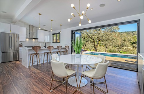 Boyes Hot Springs House | Casa Blanca - Remodeled! Quiet, view and pool!