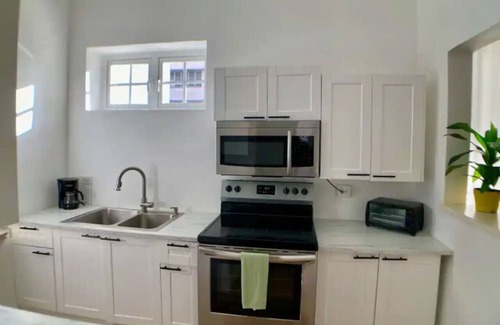 Santurce Apartment | Casa Blanca - Spacious 3 bedroom apartment