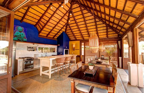 Canto Grande House | Casa BoaVida. Charming High Standard House, Pool, Gourmet Space, 100m from the sea