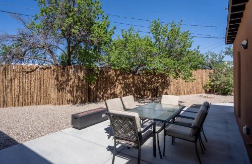 South Capitol House | Casa Buena, 3 BRs, WiFi, Fireplace, Near Santa Fe Plaza, Sleeps 6