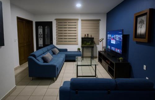 Arandas House | Casa Cómoda con Jacuzzi, Cochera, Terraza y Jardín