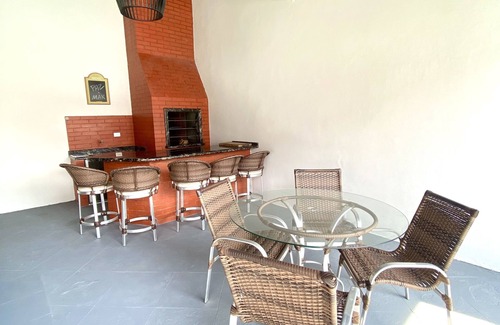 Caioba House | Casa Caiobá! 4 Quartos com Ar-cond., 4 Vagas de Estacionamento, Amplo Quintal!