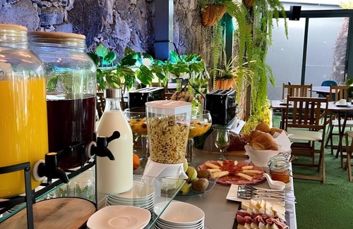 Caloura House | Casa Caloura Earth Accommodation