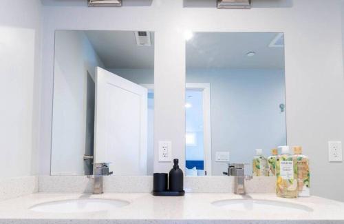 East Palo Alto House | Casa Camellia