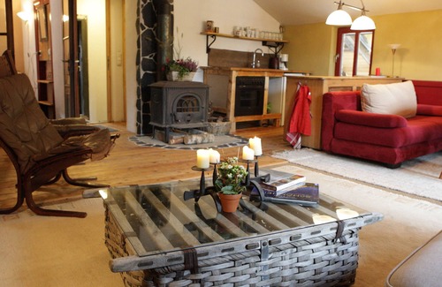 Gefrees House | Casa Cara, meeting friends, relaxing around the campfire, playing in the garden