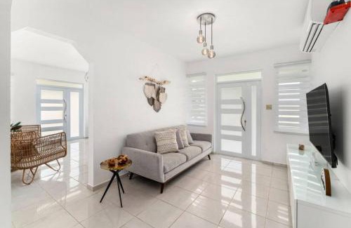 Aguacate House | Casa Catalina - 11 min from BQN