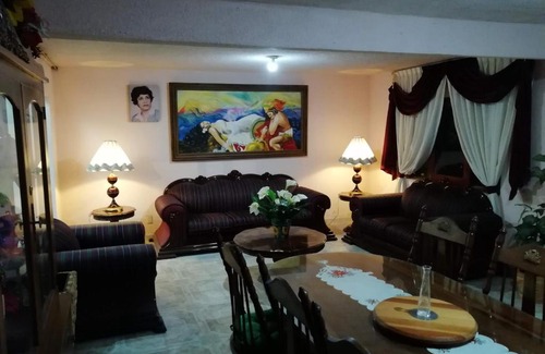 De Mexicanos House | Casa Celeste - Hospedaje