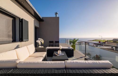 Ponta Garca House | Casa Celeste - Deluxe Ocean View/Heated Pool