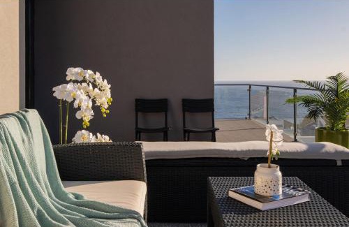 Ponta Garca House | Casa Celeste - Deluxe Ocean View/Heated Pool