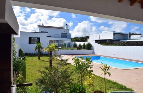 Lagoa Villa | Casa Cidade Lagoa - Pool, Jacuzzi Family & Friends